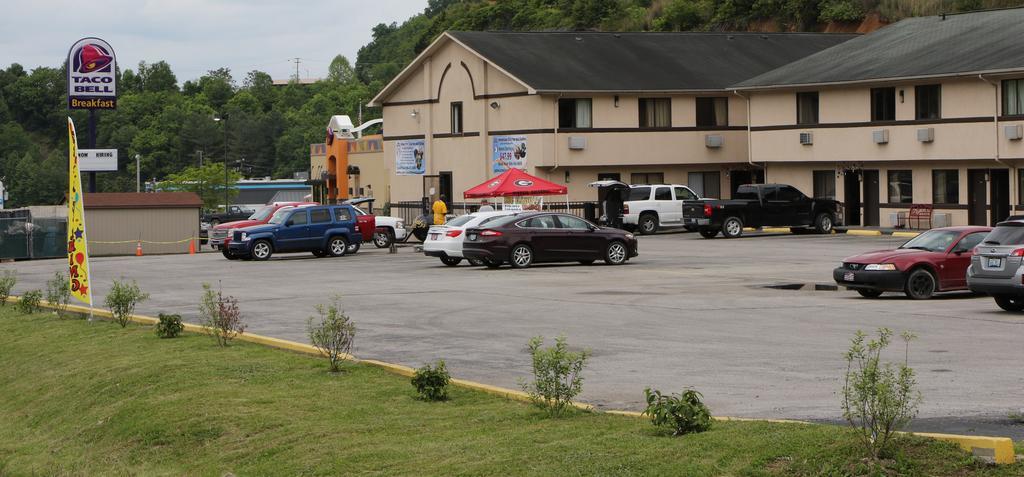 American Elite Inn Hazard Bagian luar foto