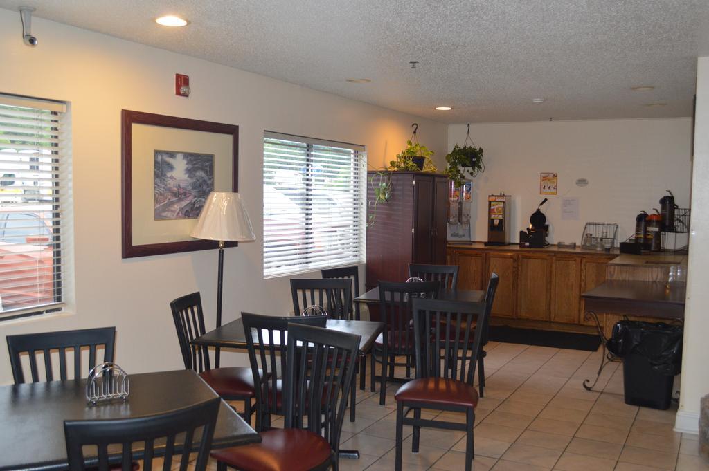 American Elite Inn Hazard Bagian luar foto