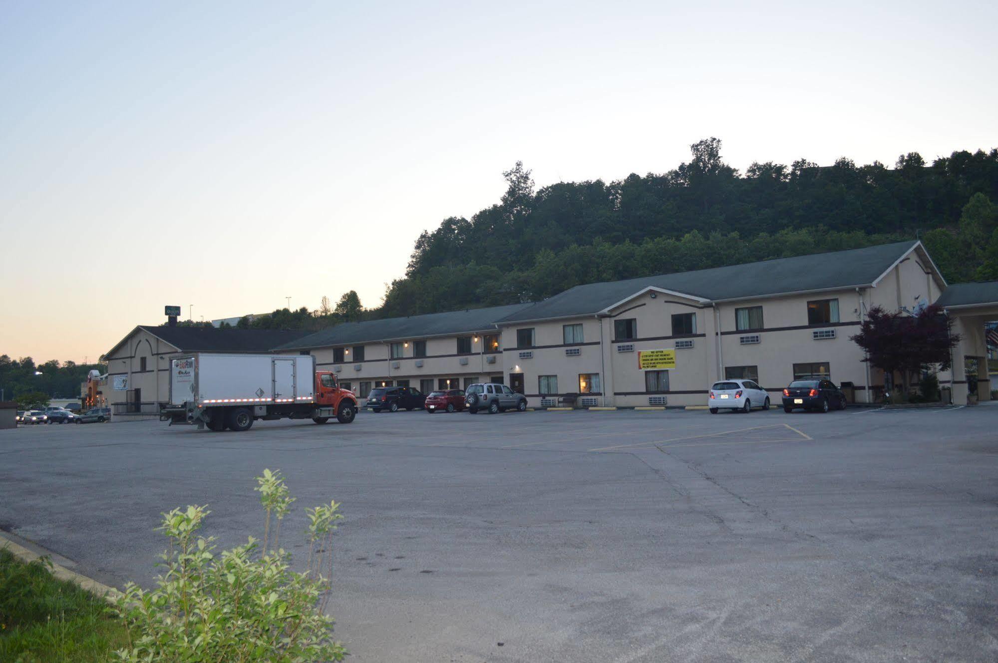 American Elite Inn Hazard Bagian luar foto